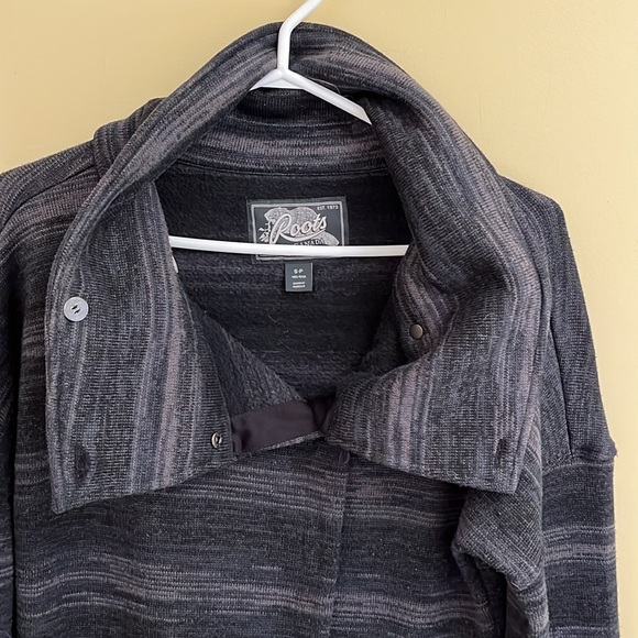 Roots cowl neck sweatshirt/jacket - Picture 3 of 3